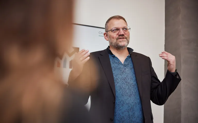 11722 CROSSMIND Bureauet 091